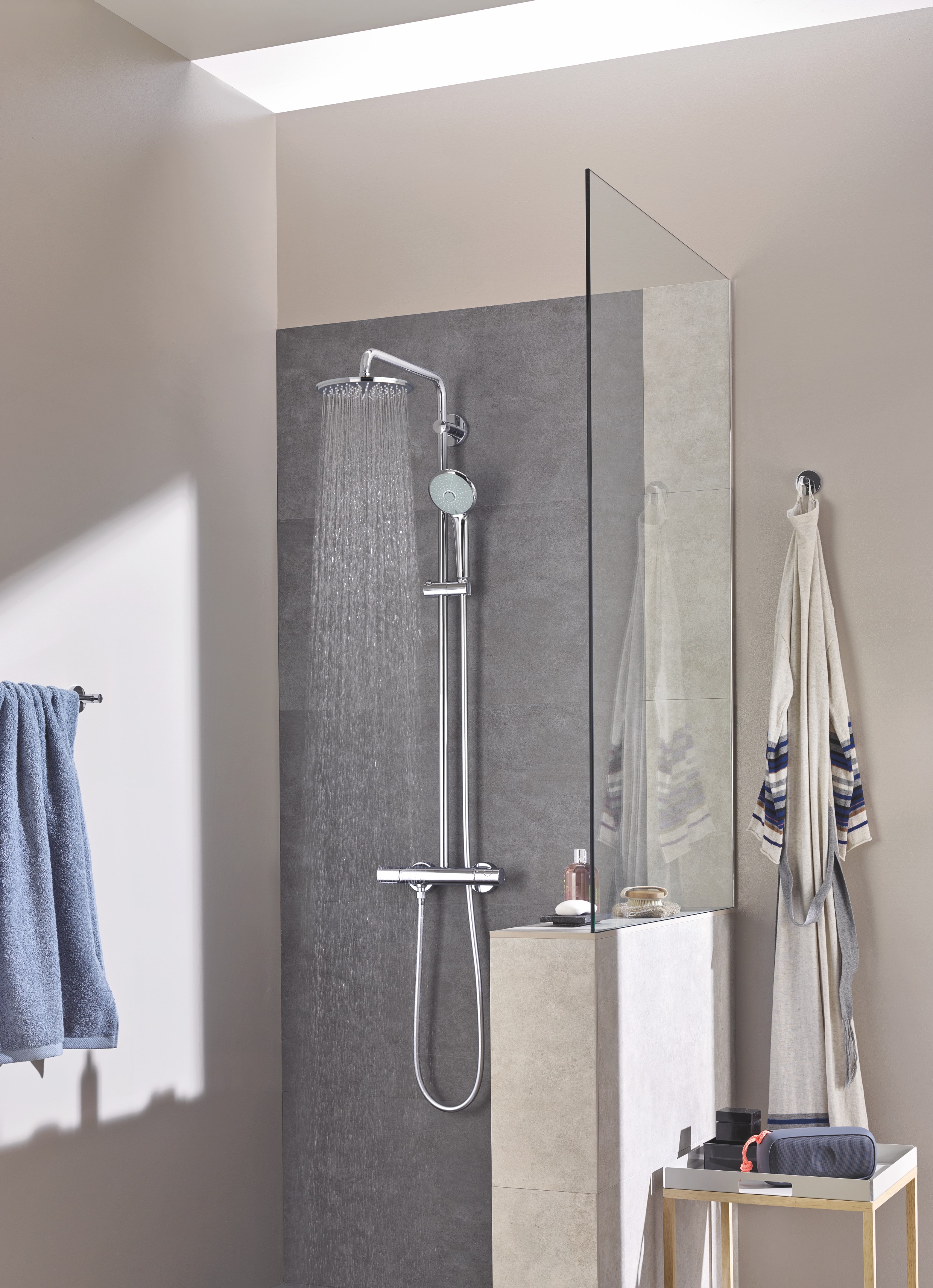 EUPHORIA SYSTEM 210 SHOWER SYSTEM WITH THERMOSTAT FOR WALL MOUNT
