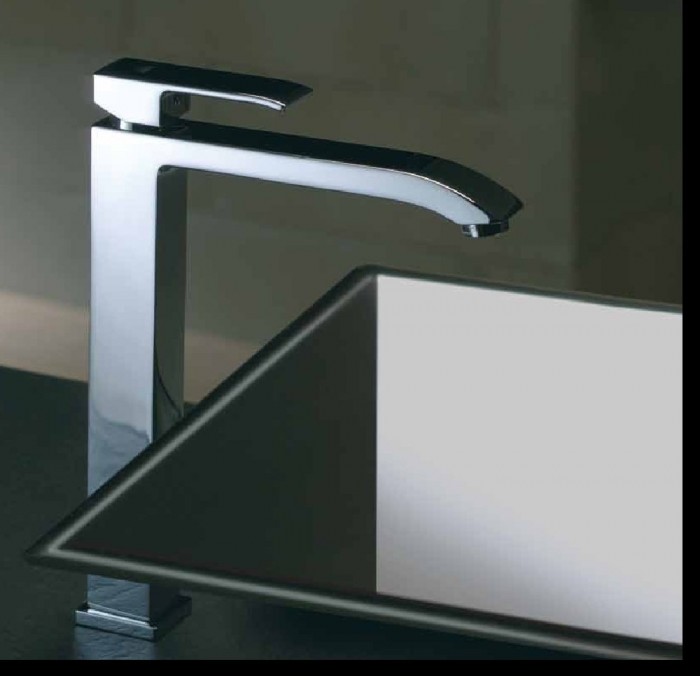 level  faucet sink, sleek design, 2009, accompanied by an automa