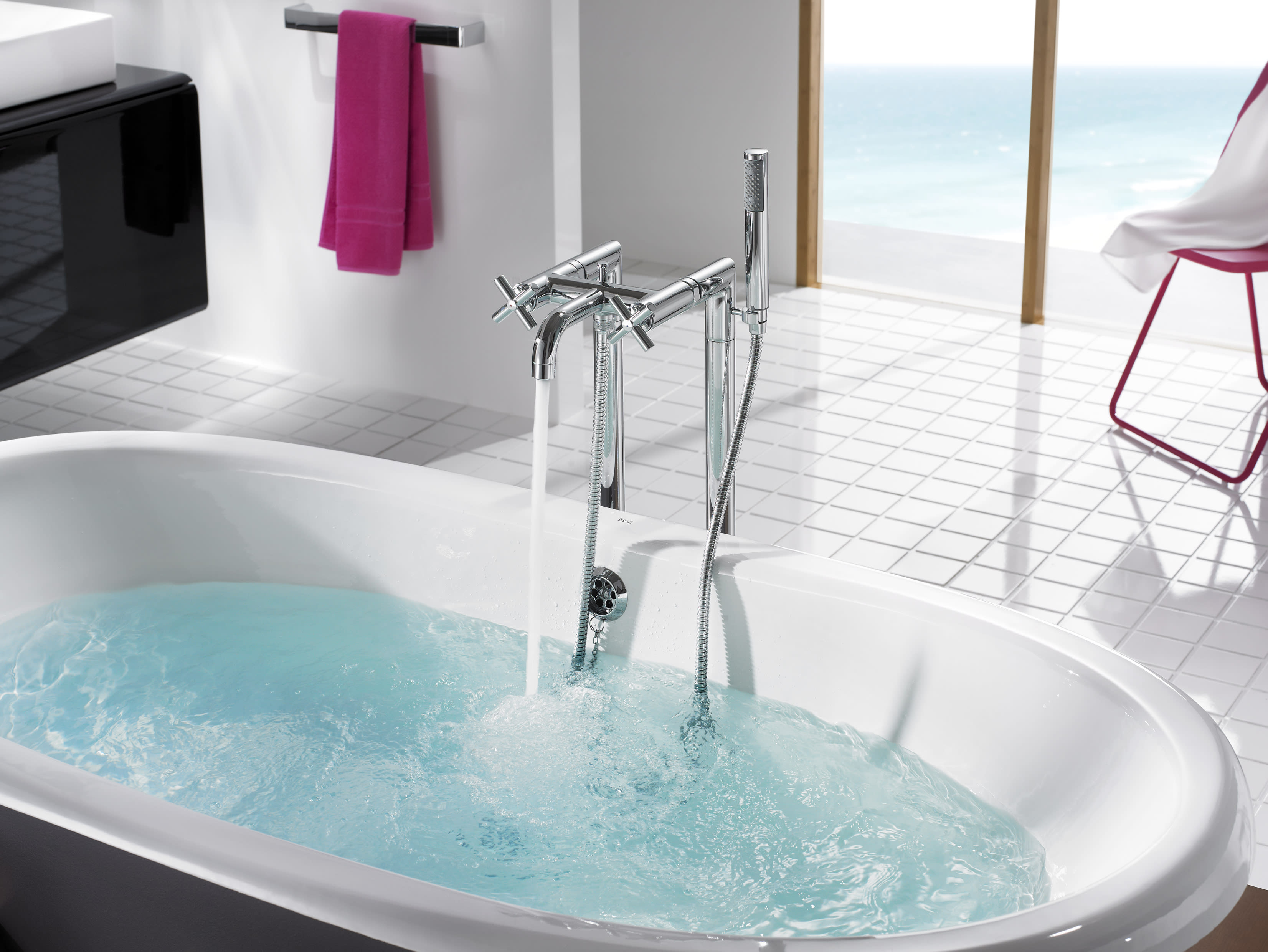 Floorstanding bath-shower mixer with automatic diverter with ret